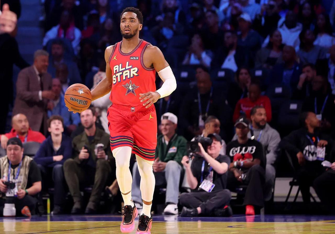 关于国王强势奇才，米切尔完成帽子戏法的信息