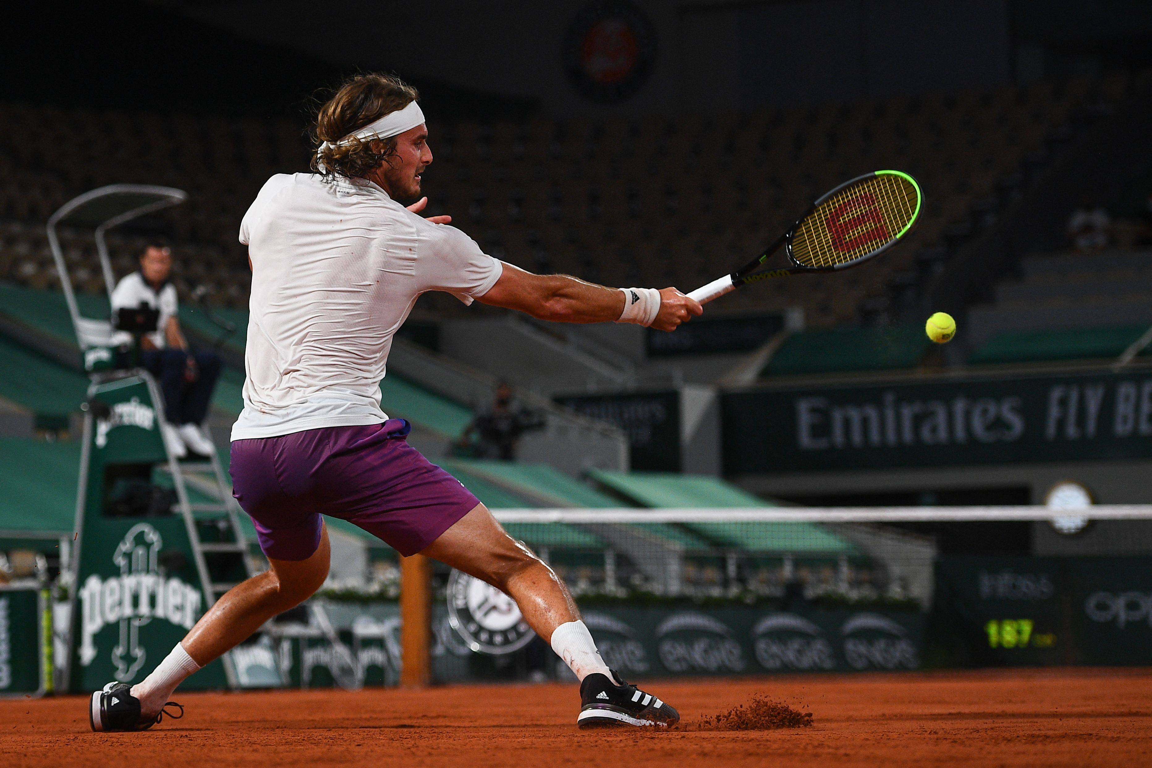 包含英国网球队绝杀法国网球队，西西帕斯绝境逆转的词条