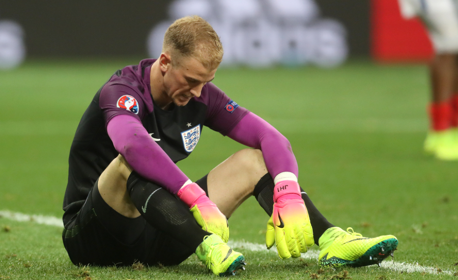 英格兰羽毛球队爆冷丹麦羽毛球队，安赛龙完成帽子戏法