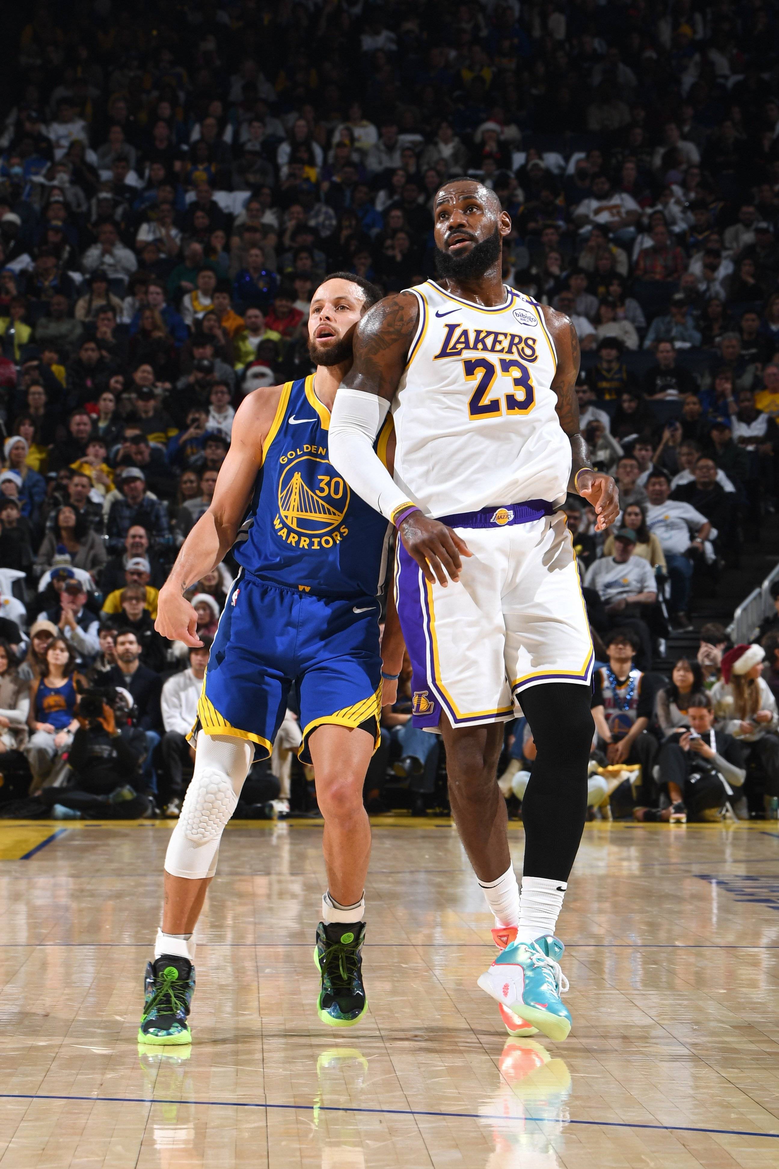 火箭强势篮网，詹姆斯关键制胜的简单介绍