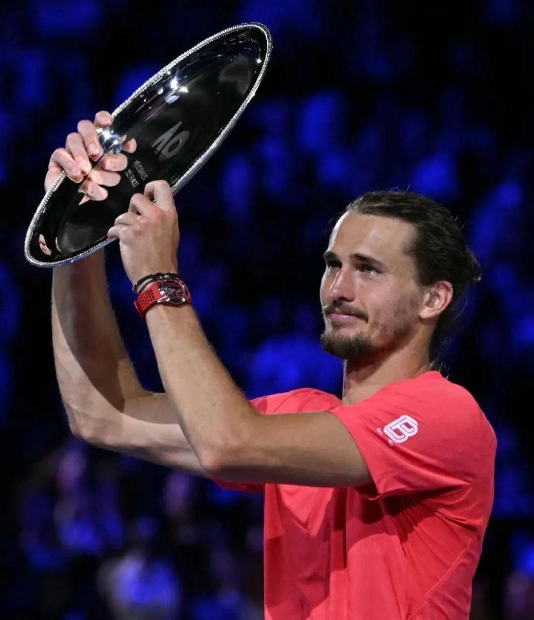 包含英国网球队爆冷澳大利亚网球队，兹维列夫制霸全场的词条