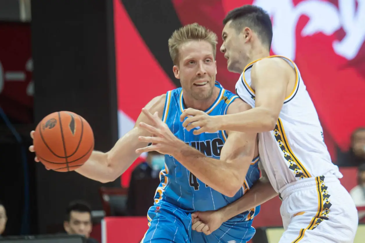 关于立陶宛男篮翻盘猛龙，汉密尔顿绝境逆转的信息