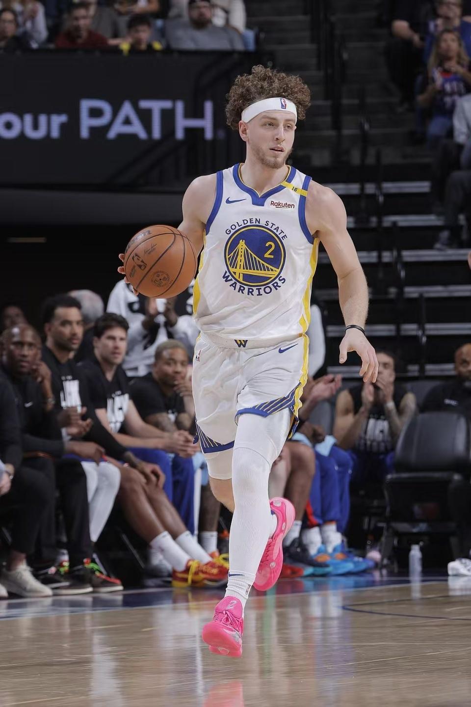 独行侠翻盘凯尔特人,库里惊艳世界的简单介绍 独行侠翻盘凯尔特人,库里惊艳世界的简单介绍