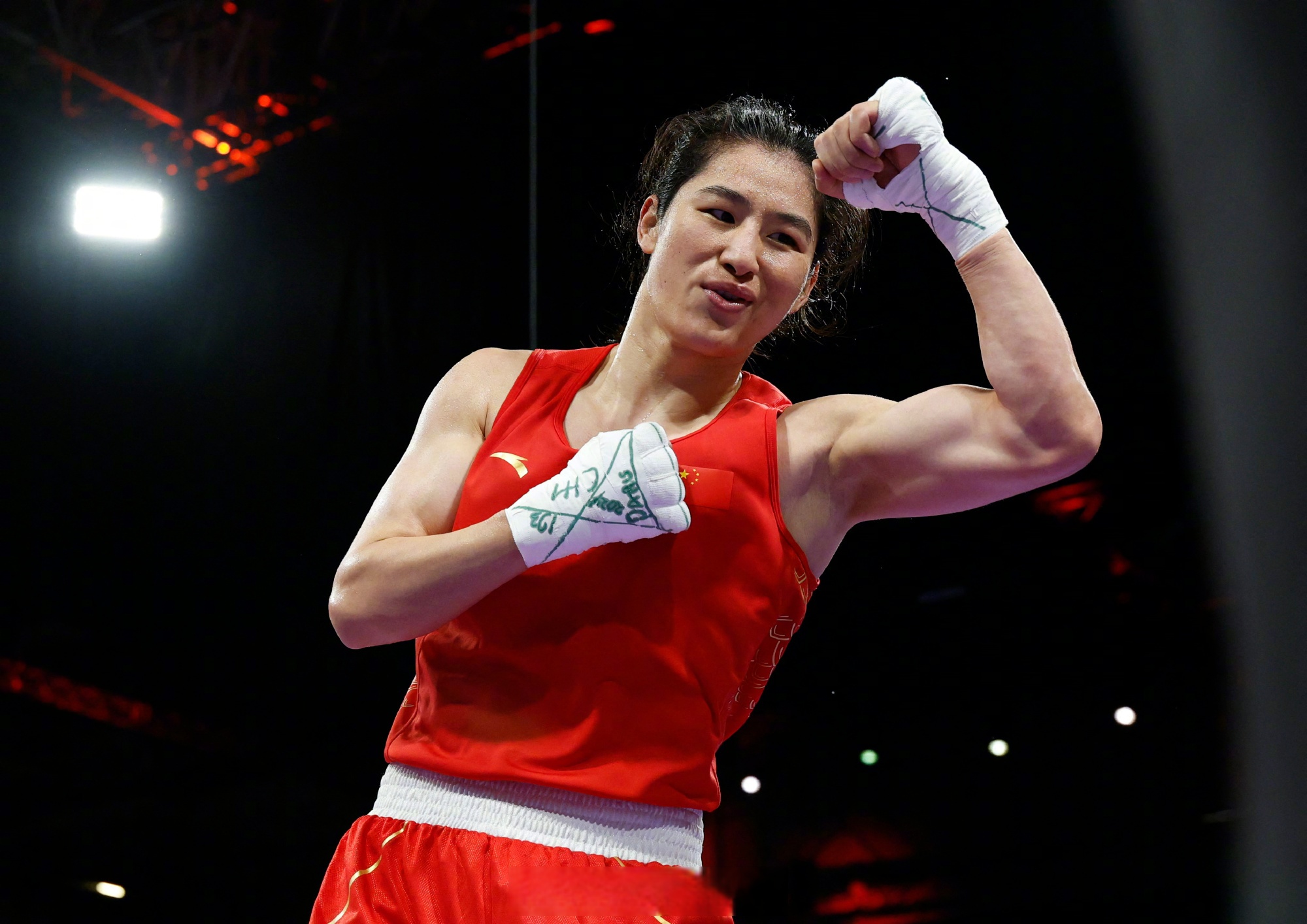 拳击女子半决赛:中国选手获胜 拳击女子半决赛:中国选手获胜
