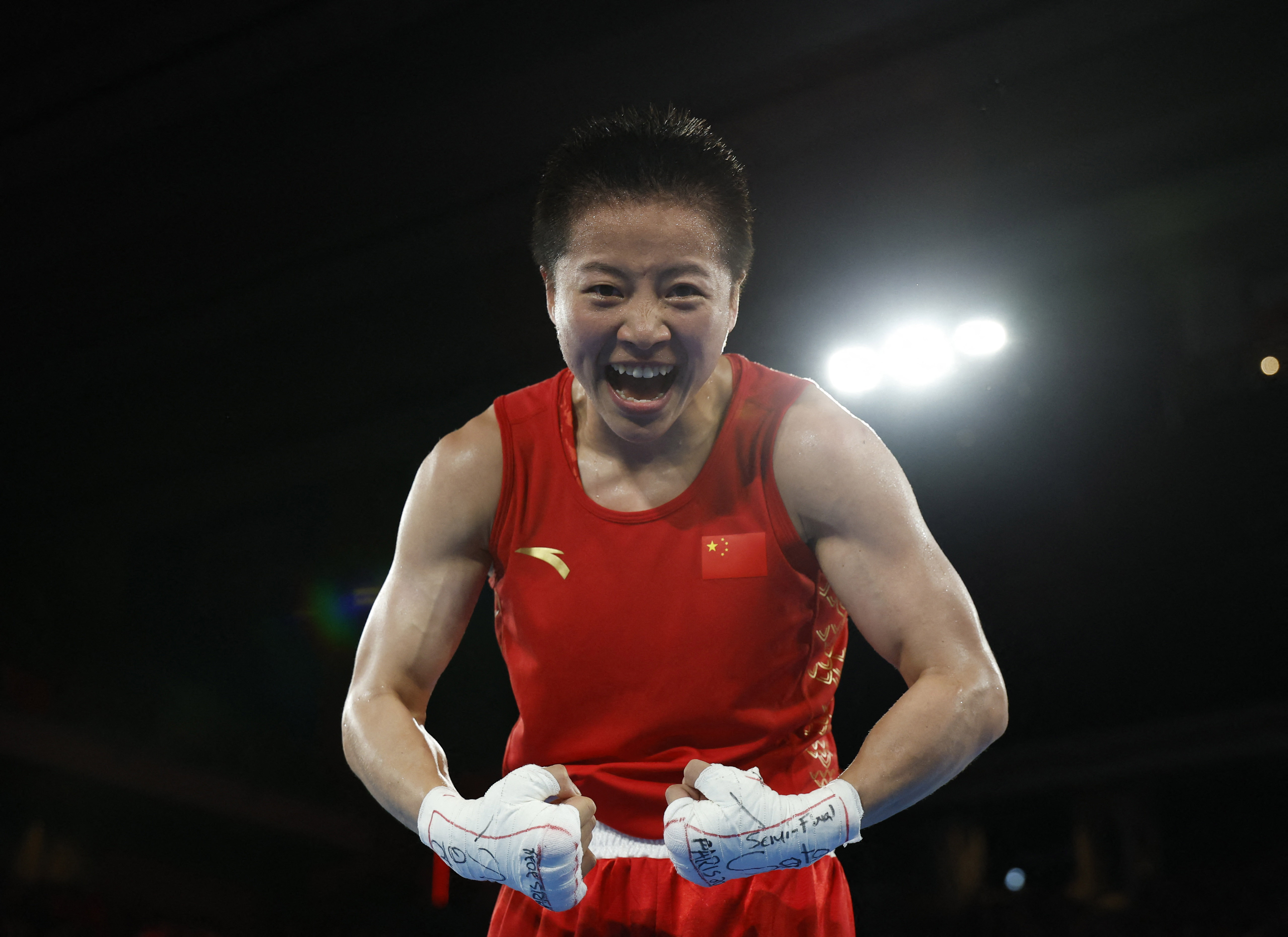 拳击女子半决赛:中国选手获胜 拳击女子半决赛:中国选手获胜