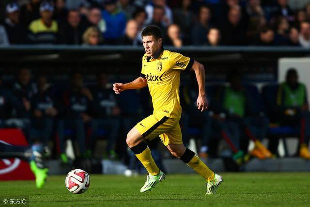 卡昂球队主场获胜，稳定积分