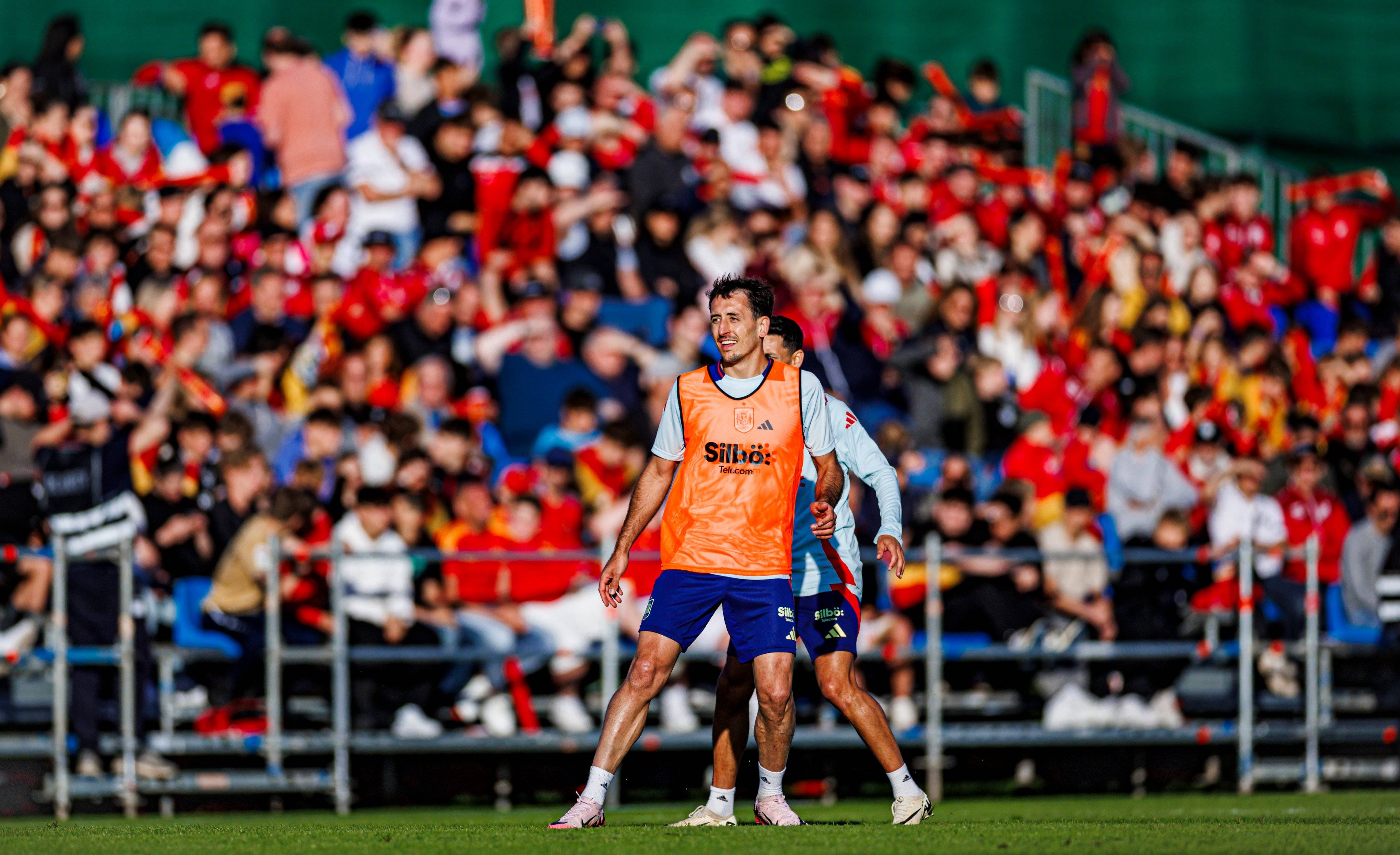 西班牙国家队稳定发挥，轻松晋级