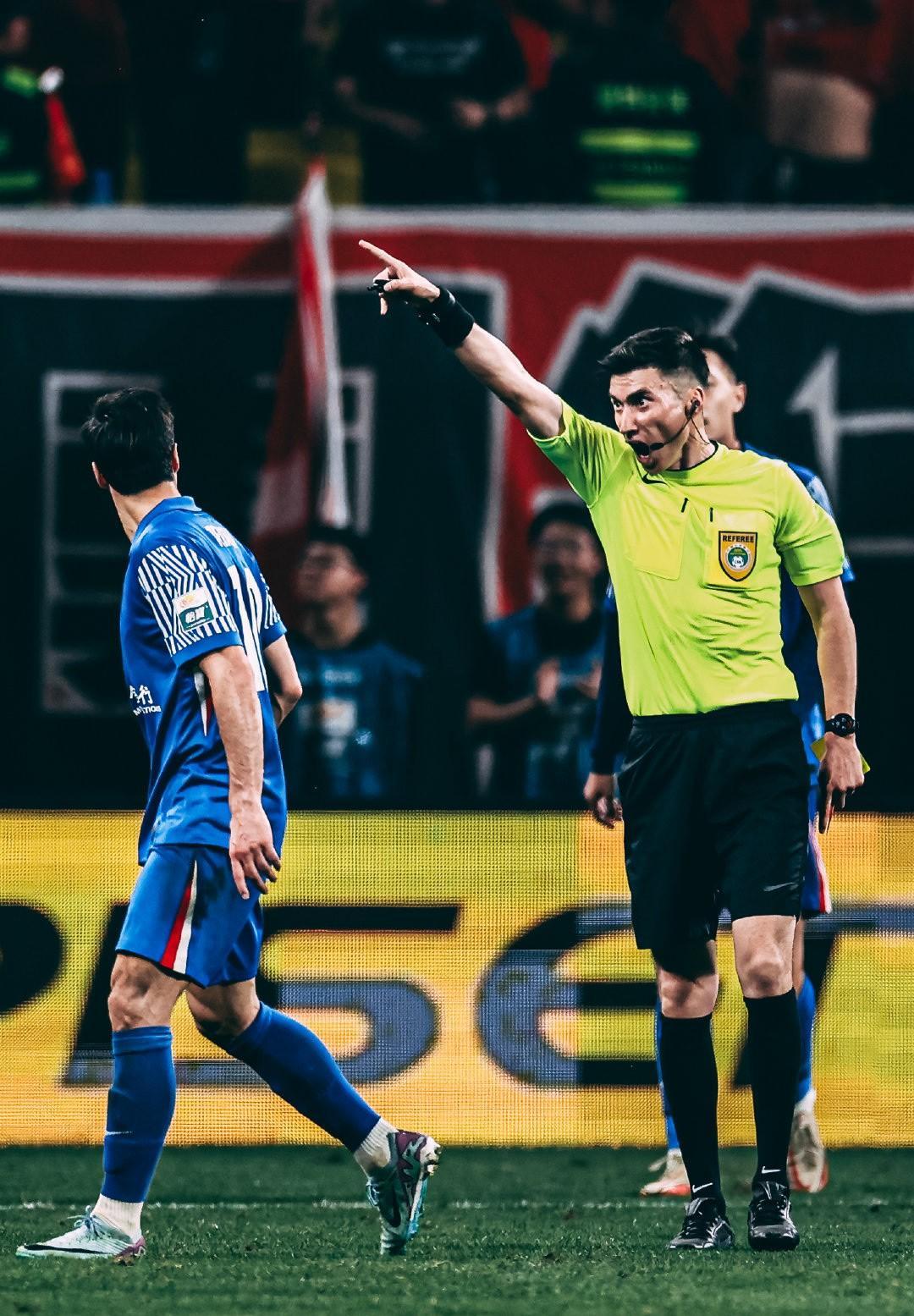 关于上海申花遭遇败局，遗憾错失胜机的信息