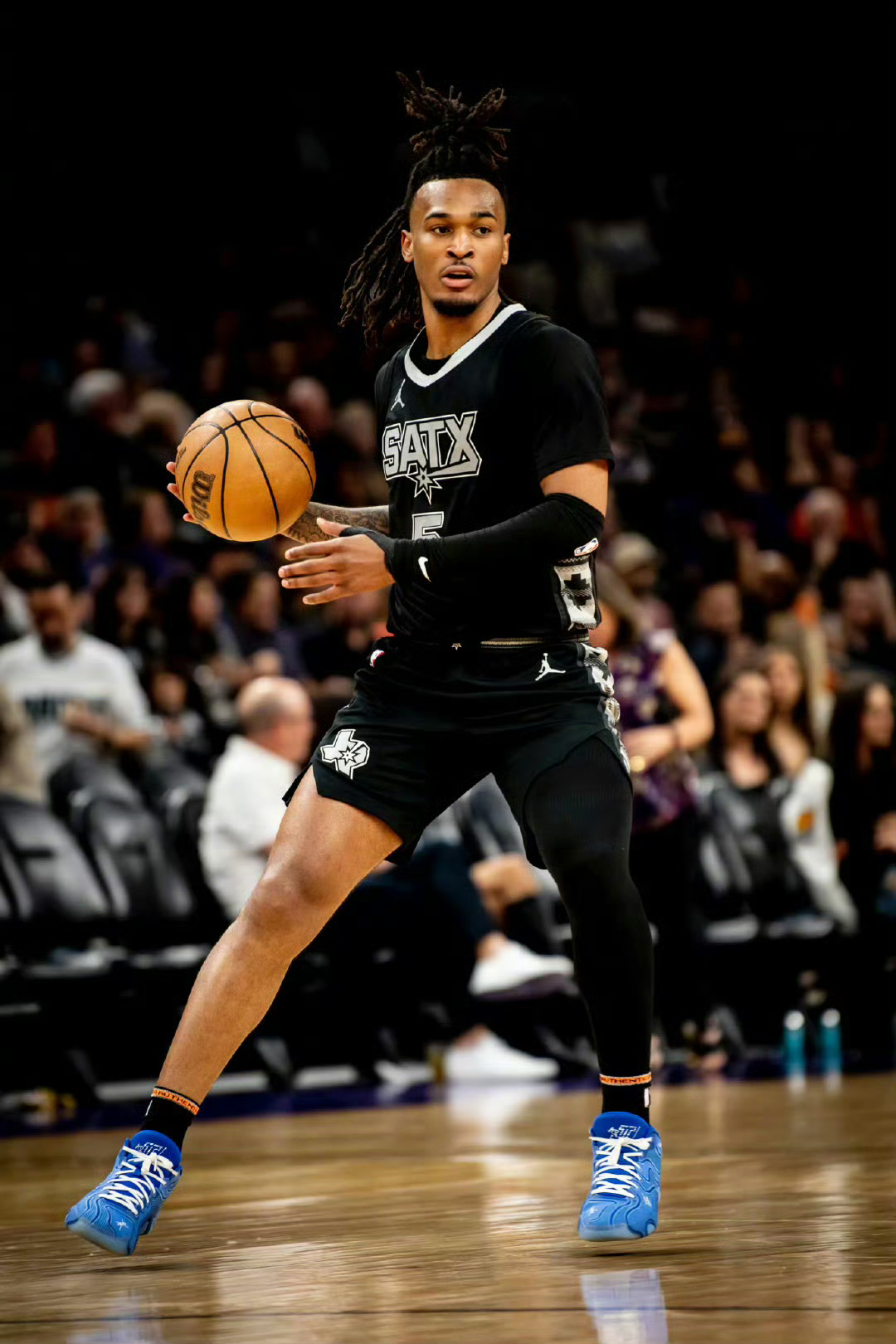 马刺击败太阳,大胜取得胜利 马刺击败太阳,大胜取得胜利