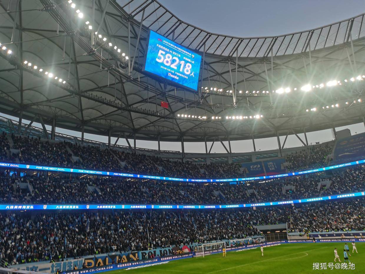 精英球员对抗赛受到球迷热烈欢迎