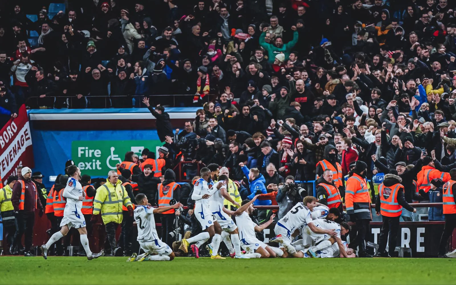 阿斯顿维拉客场告捷,冲击前列保持势头的简单介绍 阿斯顿维拉客场告捷,冲击前列保持势头的简单介绍