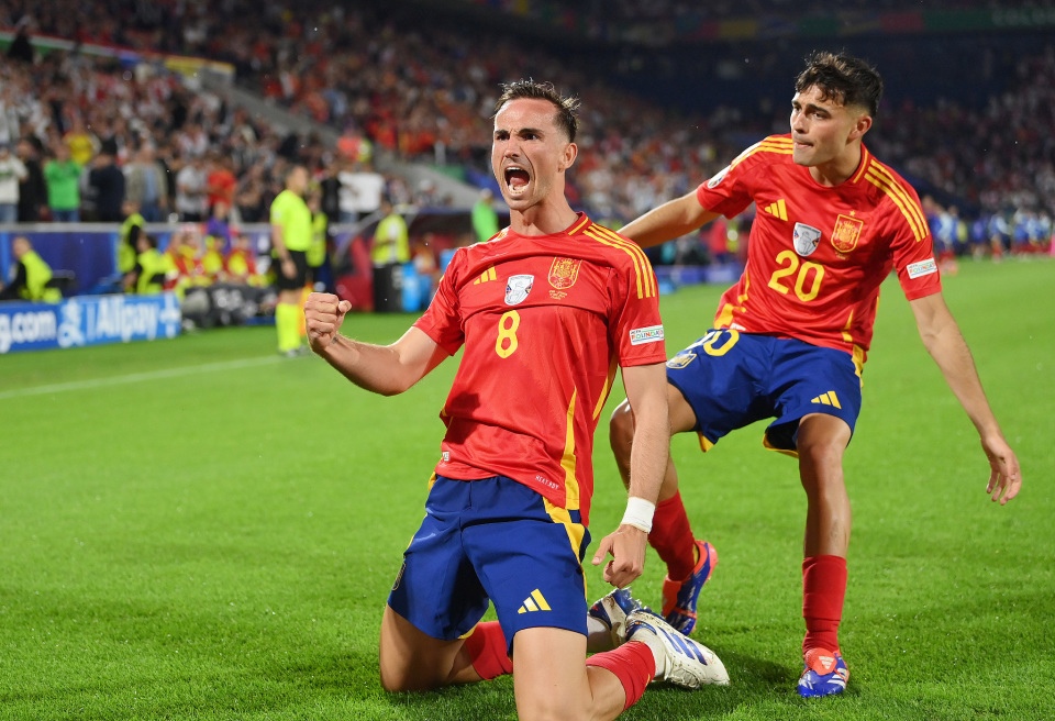 西班牙队在比赛中表现出色，轻松晋级的简单介绍