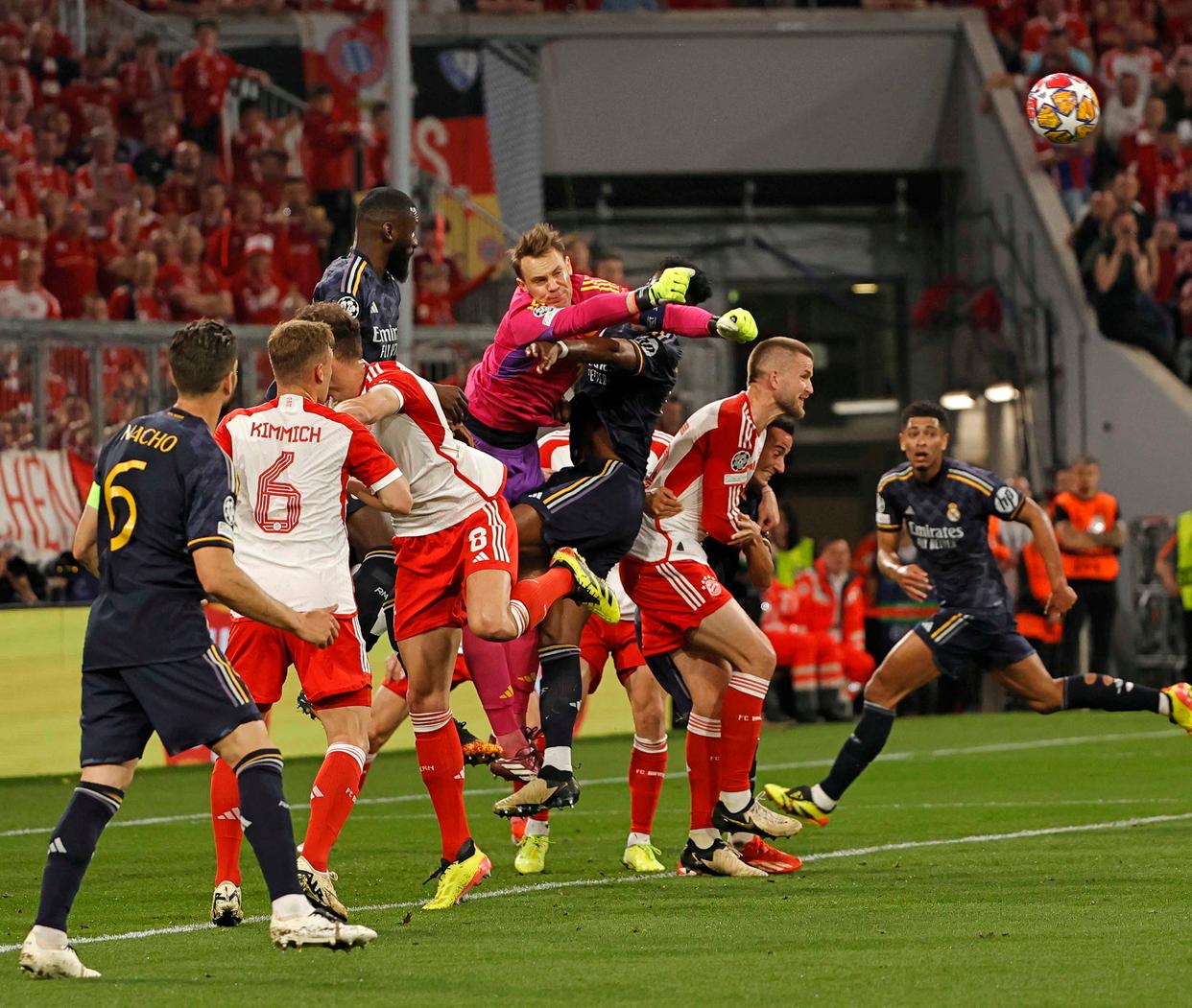 多特蒙德中场策应精准，助球队连续取得进球的简单介绍