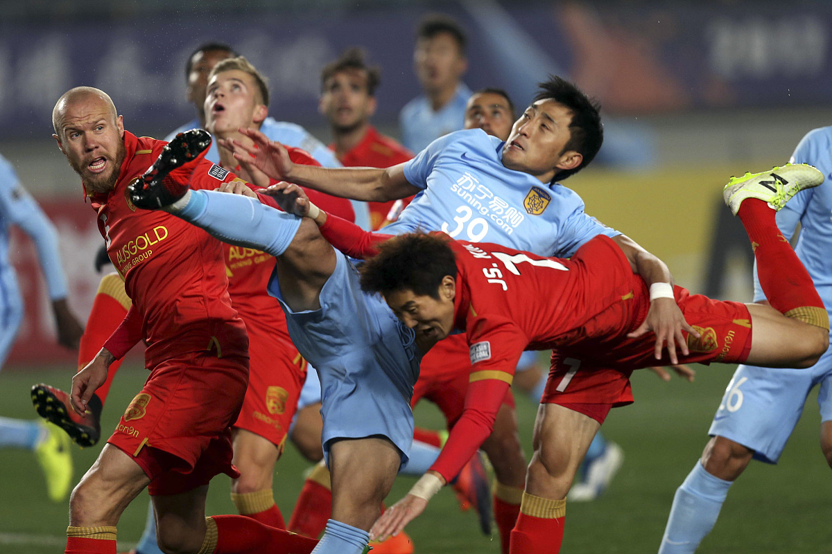 包含马德里德比，马竞艰难战平对手的词条