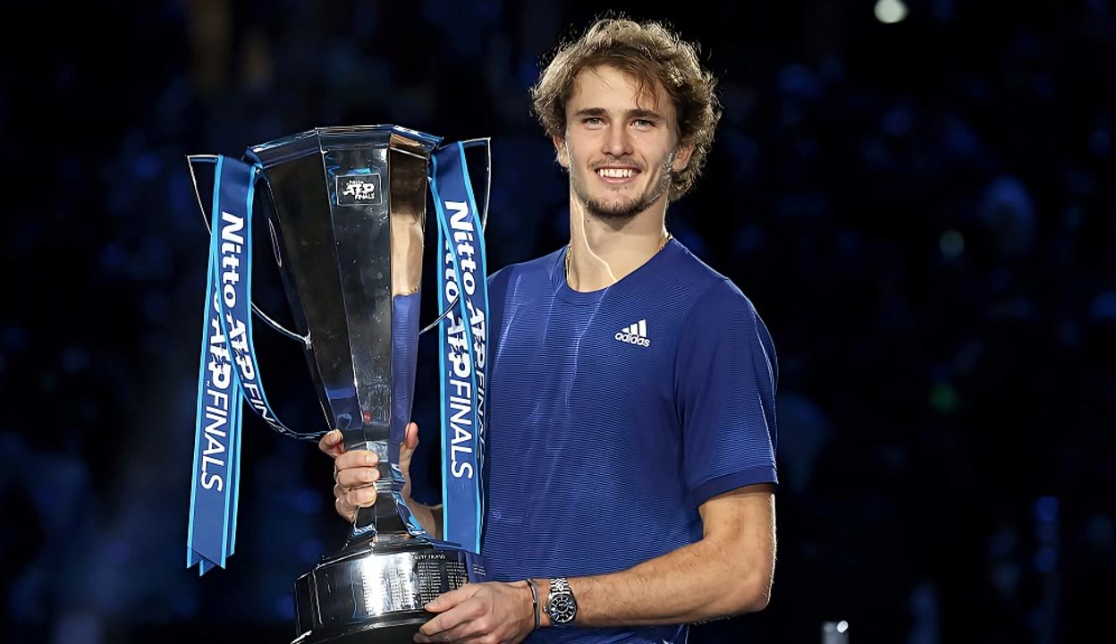 包含拉沃尔杯完胜年终总决赛，兹维列夫高光表现的词条