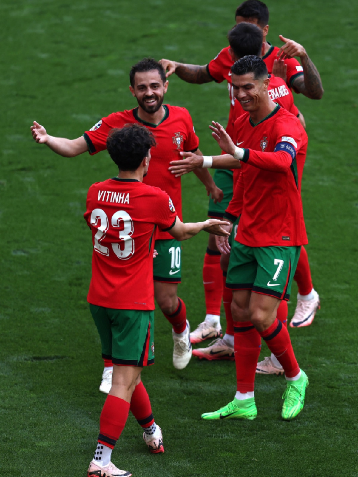 包含奥地利队碾压葡萄牙队，梁靖崑带队取胜的词条