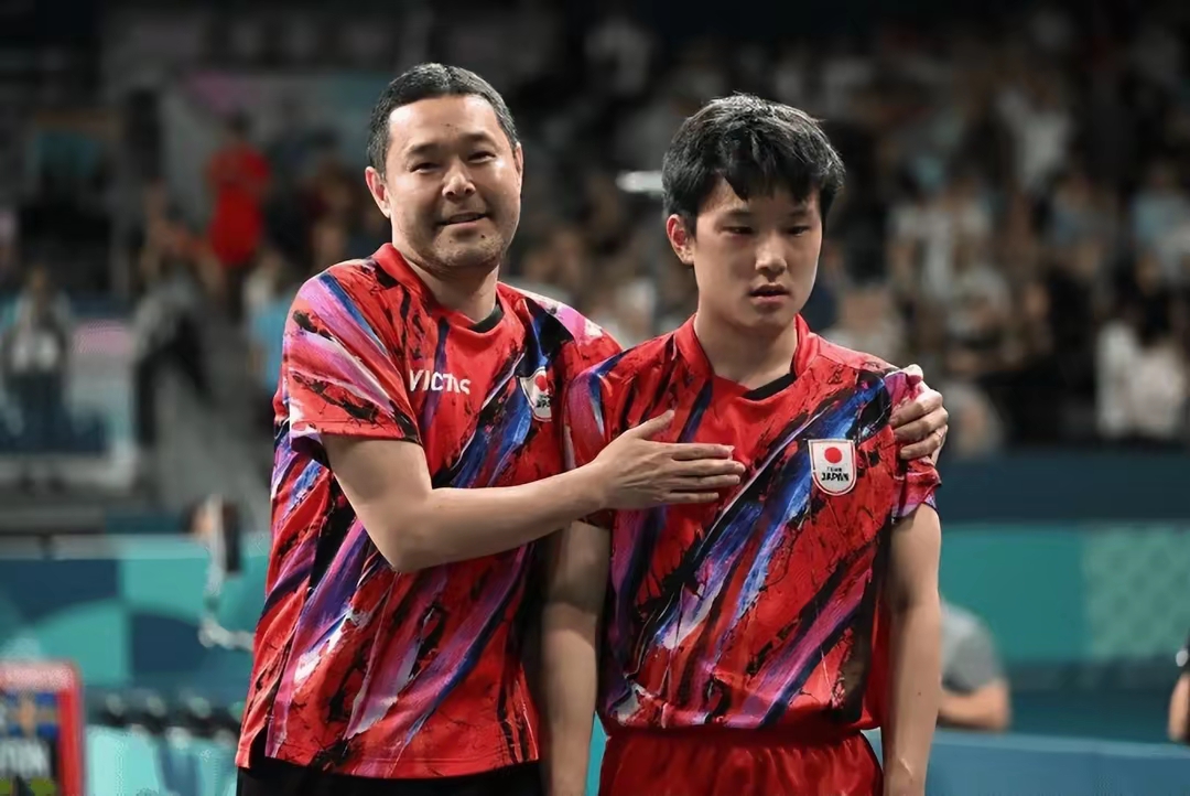 法国队鏖战日本队，张本智和点燃赛场