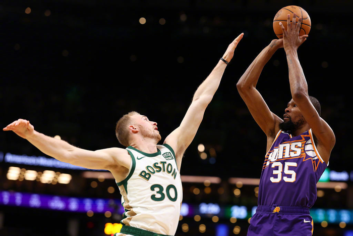 包含凯尔特人险胜深圳队，布克统治全场的词条