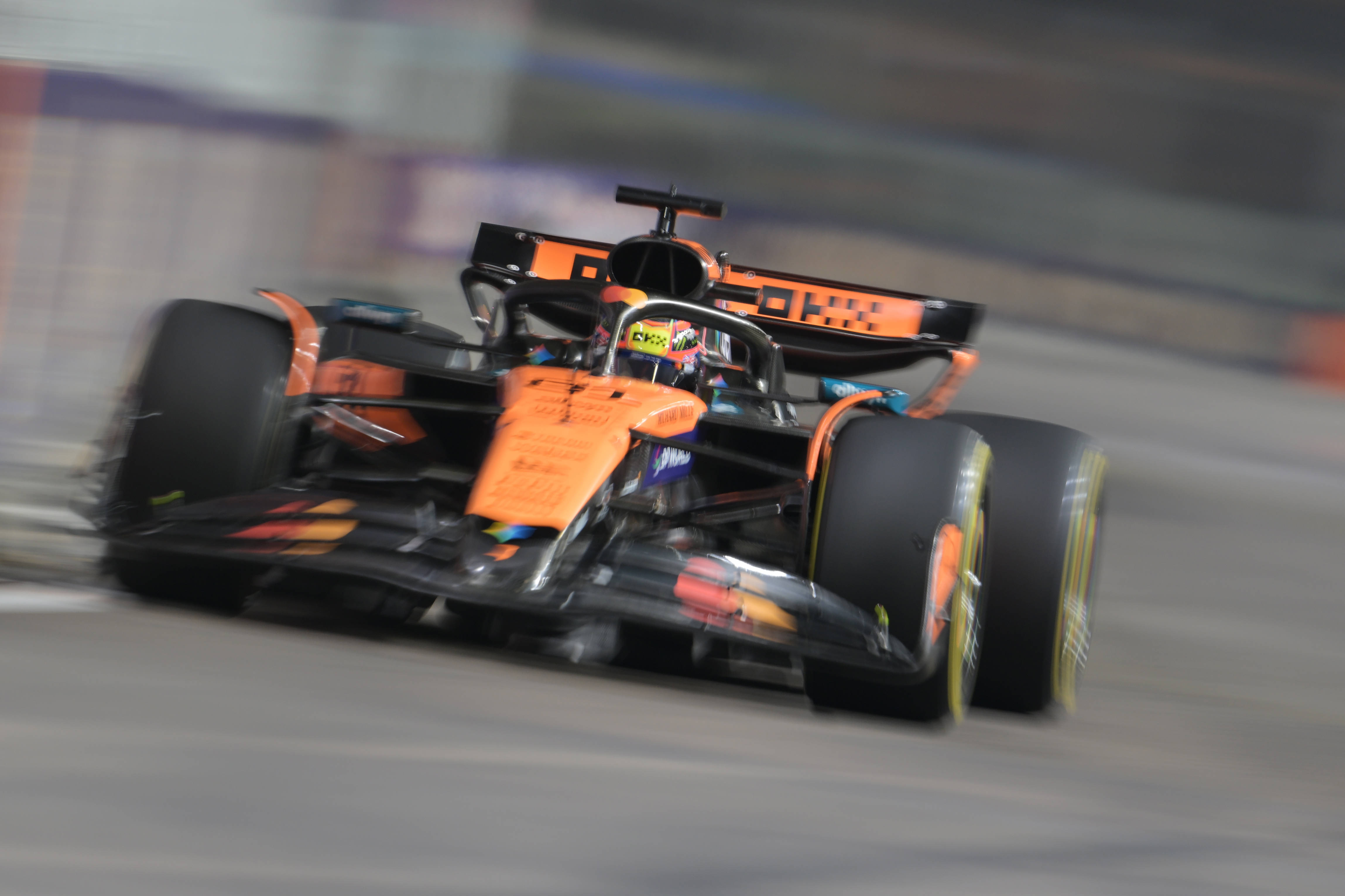 包含阿斯顿马丁完胜红牛车队，阿隆索带队取胜的词条