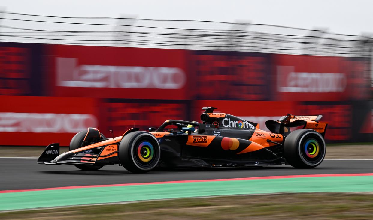 包含红牛二队逆转阿斯顿马丁，汉密尔顿点燃赛场的词条