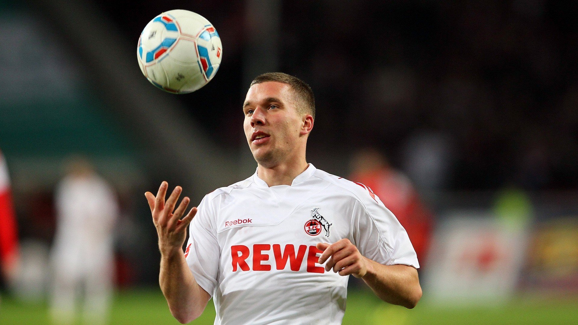 当太阳遇见勇士，库里如何以攻防两重奏主宰赛场