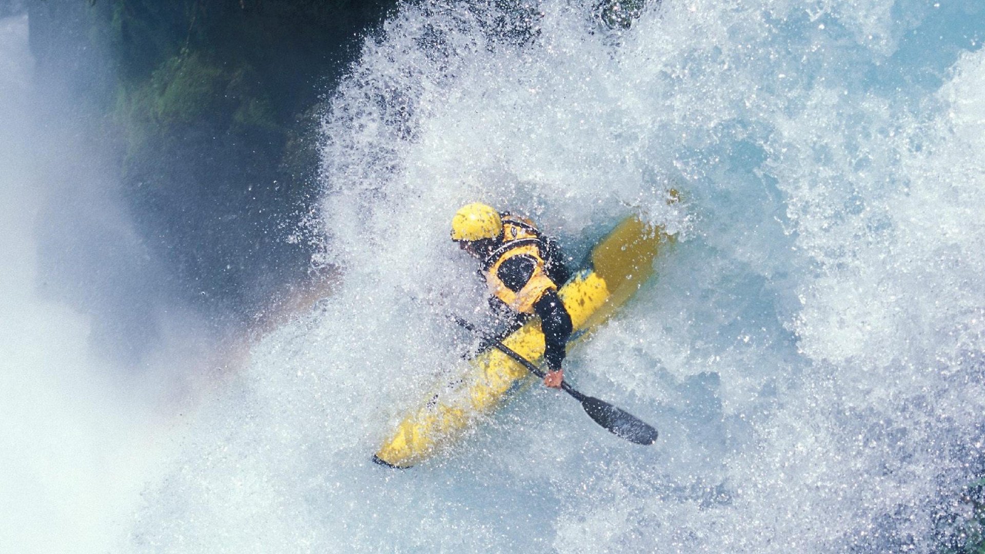 黄蜂蛰伏待发，雷霆万钧之势—F1新赛季揭幕战，一场颠覆预期的焦点对决
